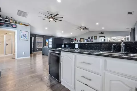 Entry Way - 591 E Galin Rd, French Camp, CA 95231 photo 7 of 11