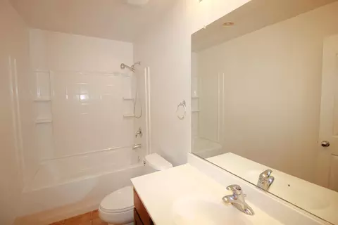 Bath - 715 Flyway Ct, Gridley, CA 95948 photo 2 of 5