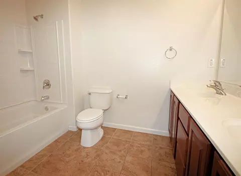 Bath - 715 Flyway Ct, Gridley, CA 95948 photo 5 of 5