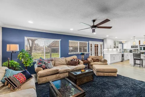 Living - 16214 Redondo Dr, Tracy, CA 95304 photo 2 of 4