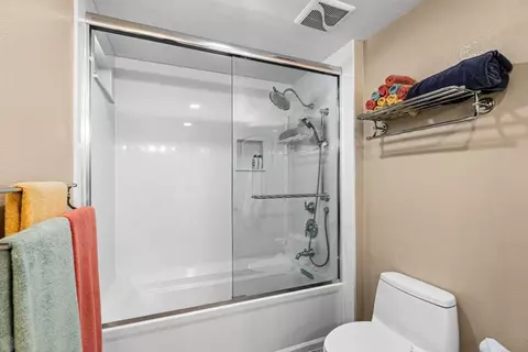 Bath - 16214 Redondo Dr, Tracy, CA 95304 photo 4 of 9