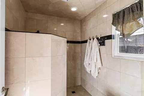 Bath - 16214 Redondo Dr, Tracy, CA 95304 photo 7 of 9