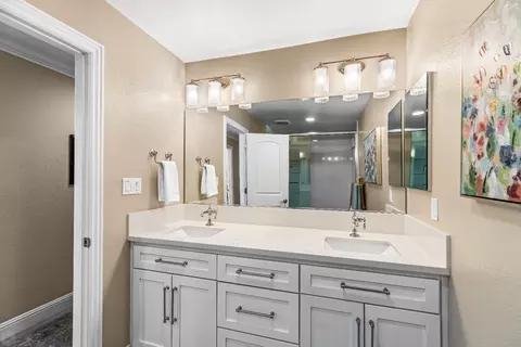 Bath - 16214 Redondo Dr, Tracy, CA 95304 photo 3 of 9