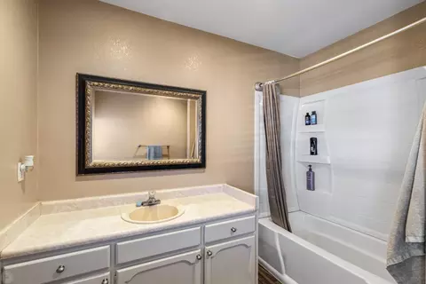 Bath - 16214 Redondo Dr, Tracy, CA 95304 photo 8 of 9