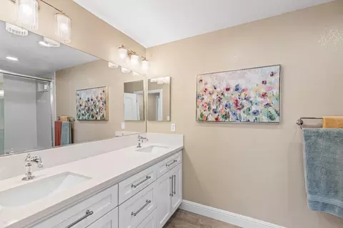 Bath - 16214 Redondo Dr, Tracy, CA 95304 photo 2 of 9