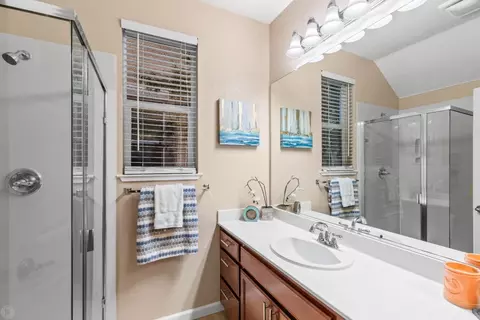 Bath - 1065 Thornton Ln, Tracy, CA 95376 photo 1 of 3