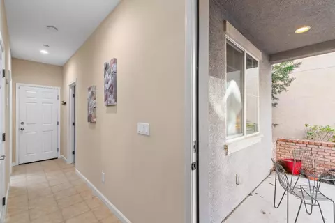 Entry Way - 1065 Thornton Ln, Tracy, CA 95376 photo 4 of 7