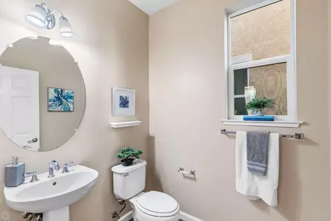 Bath - 1065 Thornton Ln, Tracy, CA 95376 photo 2 of 3