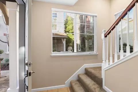 Entry Way - 1065 Thornton Ln, Tracy, CA 95376 photo 5 of 7