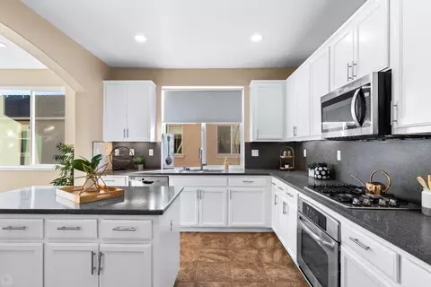 Kitchen - 1065 Thornton Ln, Tracy, CA 95376 photo 3 of 5