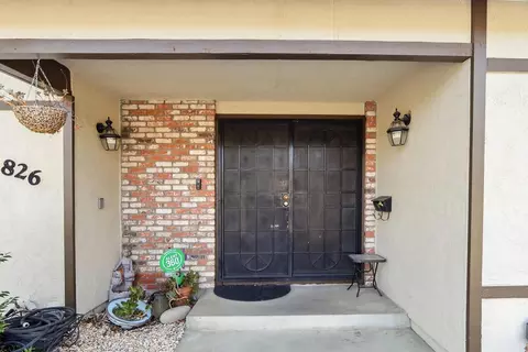 826 Christie Ct, Davis, CA 95618 photo 2