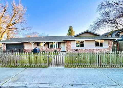 3016 E Orangeburg Ave, Modesto, CA 95355 photo 1