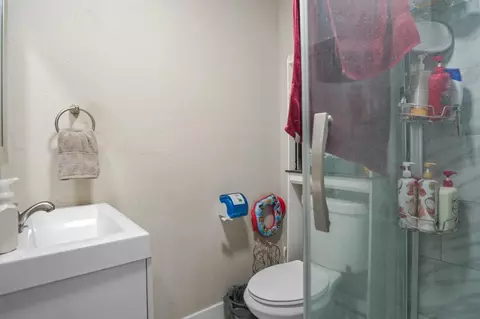 Bath - 813 Watson Ave, Modesto, CA 95358 photo 1 of 3