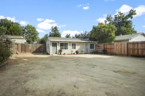 Exterior - 813 Watson Ave, Modesto, CA 95358 photo 2 of 3