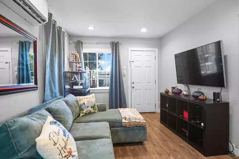 Living - 813 Watson Ave, Modesto, CA 95358 photo 4 of 4