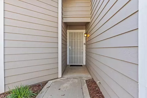 2236 Chelmsford Dr, Modesto, CA 95356 photo 2