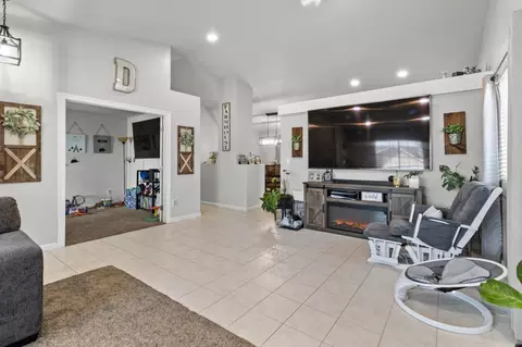642 Waxwing Ln, Newman, CA 95360 photo 7
