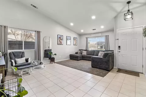 642 Waxwing Ln, Newman, CA 95360 photo 5