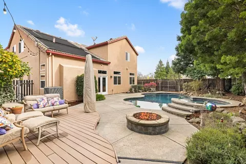 8942 Beckington Dr, Elk Grove, CA 95624