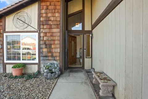 420 Gabriel Dr, Tracy, CA 95376 photo 2