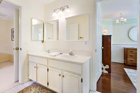 Bath - 4235 Frontera Dr, Davis, CA 95618 photo 4 of 4