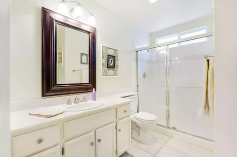 Bath - 4235 Frontera Dr, Davis, CA 95618 photo 1 of 4