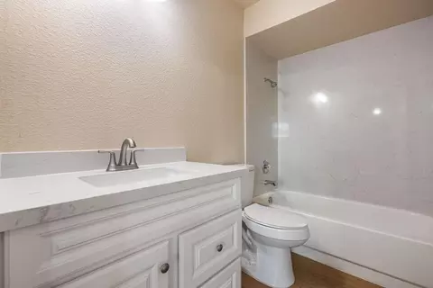 Bath - 2037 Boulder Creek Dr, Modesto, CA 95351 photo 1 of 2