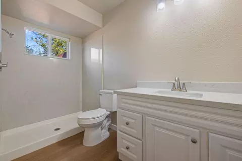 Bath - 2037 Boulder Creek Dr, Modesto, CA 95351 photo 2 of 2