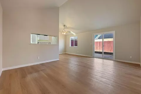 Living - 2037 Boulder Creek Dr, Modesto, CA 95351 photo 2 of 4