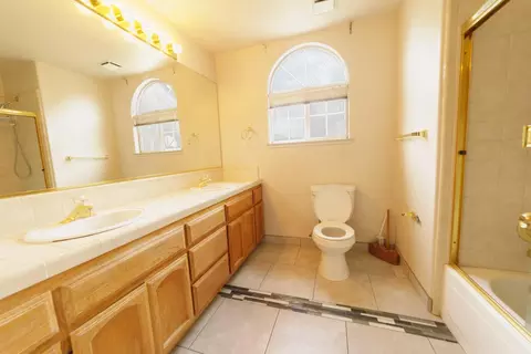 Bath - 3720 Gatesville Ave, Modesto, CA 95357 photo 3 of 3