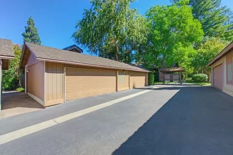 Exterior - 5900 Oak Ave, Carmichael, CA 95608 photo 7 of 7