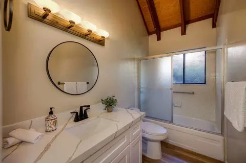 Bath - 5900 Oak Ave, Carmichael, CA 95608 photo 3 of 3