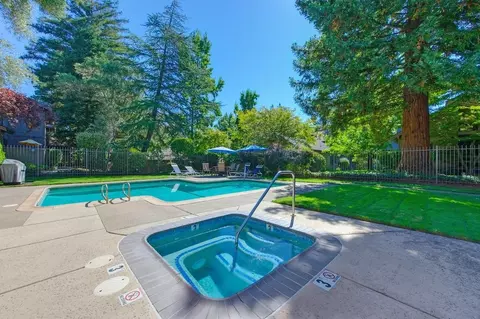 Exterior - 5900 Oak Ave, Carmichael, CA 95608 photo 6 of 7