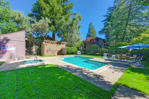 Exterior - 5900 Oak Ave, Carmichael, CA 95608 photo 5 of 7