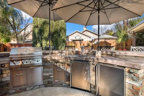 Kitchen - 8053 Stretto Ct, Antelope, CA 95843 photo 6 of 6