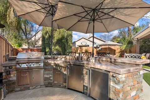 Kitchen - 8053 Stretto Ct, Antelope, CA 95843 photo 5 of 6