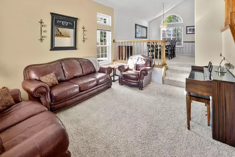 Living - 8053 Stretto Ct, Antelope, CA 95843 photo 2 of 3