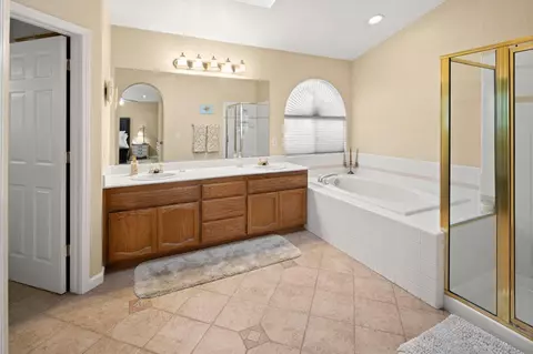 Bath - 8053 Stretto Ct, Antelope, CA 95843 photo 2 of 5