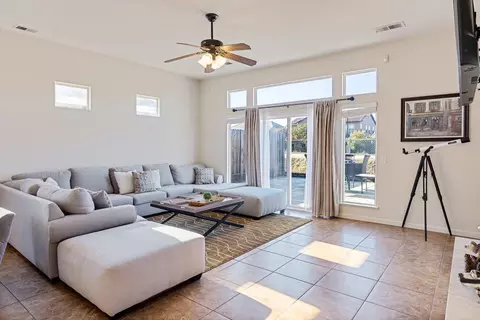 Living - 2676 Paradise, Lodi, CA 95242 photo 3 of 7