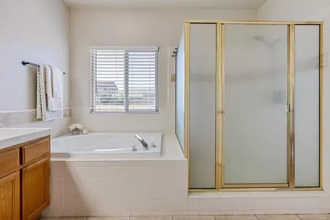 Bath - 2676 Paradise, Lodi, CA 95242 photo 3 of 5