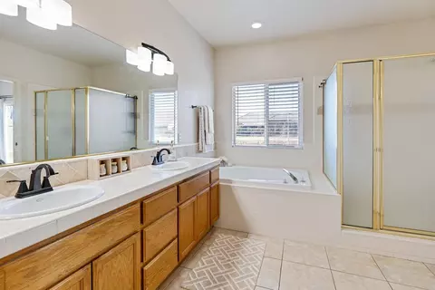 Bath - 2676 Paradise, Lodi, CA 95242 photo 2 of 5