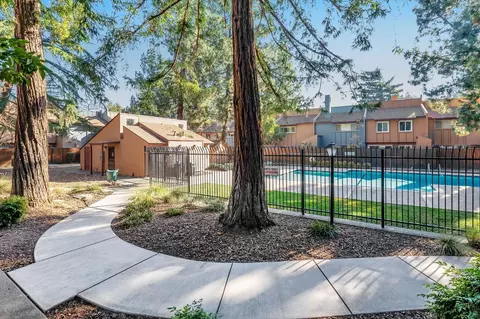 Exterior - 2146 Bella Casa St, Davis, CA 95616 photo 5 of 13