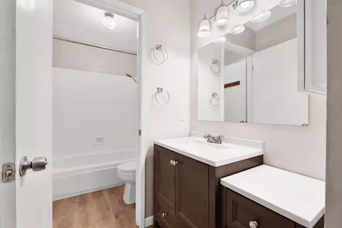 Bath - 2146 Bella Casa St, Davis, CA 95616 photo 2 of 2
