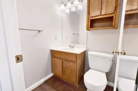 Bath - 2146 Bella Casa St, Davis, CA 95616 photo 1 of 2