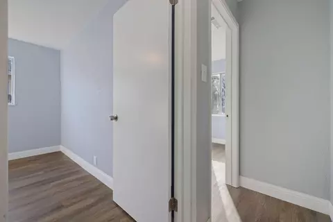 Entry Way - 618 Lupton St, Manteca, CA 95337 photo 6 of 7