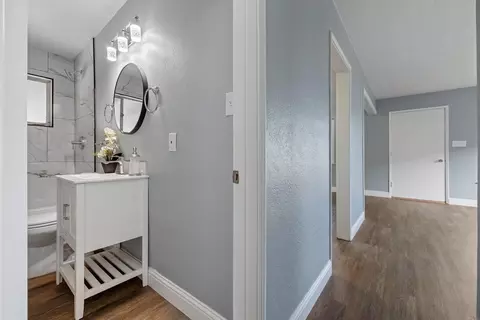 Entry Way - 618 Lupton St, Manteca, CA 95337 photo 3 of 7