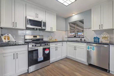 Kitchen - 618 Lupton St, Manteca, CA 95337 photo 2 of 3
