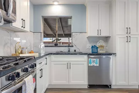 Kitchen - 618 Lupton St, Manteca, CA 95337 photo 3 of 3