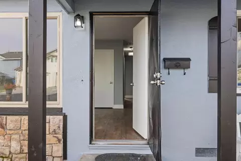 Entry Way - 618 Lupton St, Manteca, CA 95337 photo 1 of 7