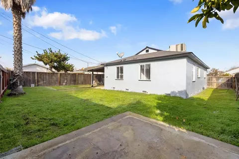 Exterior - 618 Lupton St, Manteca, CA 95337 photo 7 of 8
